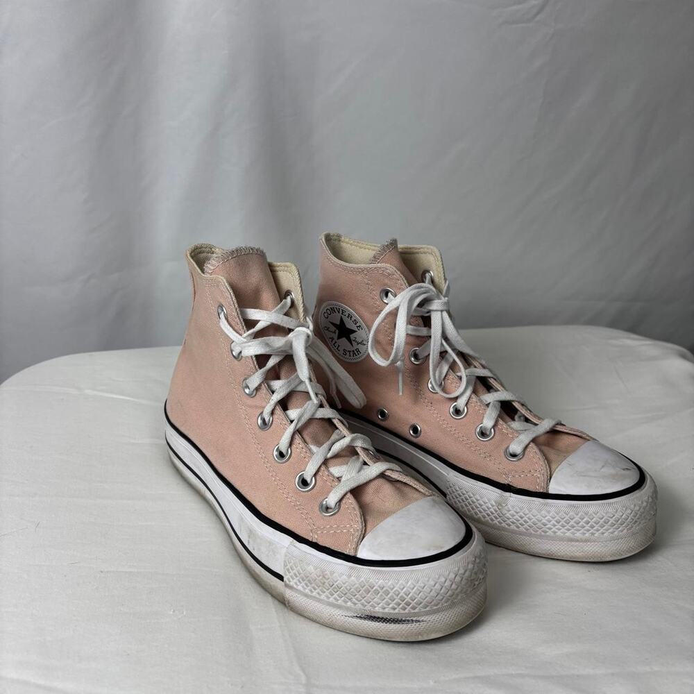 Converse Chuck Taylor All Star Lift pink trainers